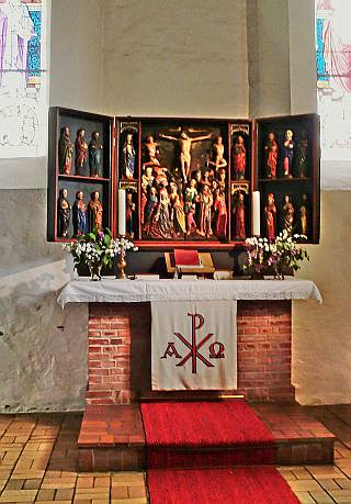 Altar der Kirche in Warder