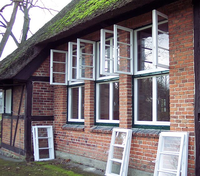 Ausbesserung der Fenster des Gemeindehauses