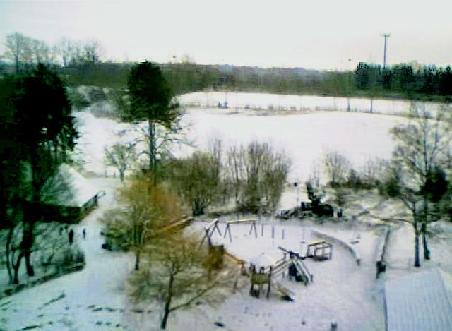 Schnee auf dem Kindergartengelände