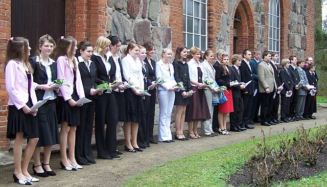 an der Kirche - Foto: Katharina Dmeland