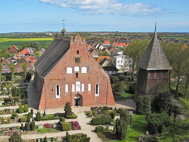 Kirche in Landkirchen - Archivbild © video-kopter.de