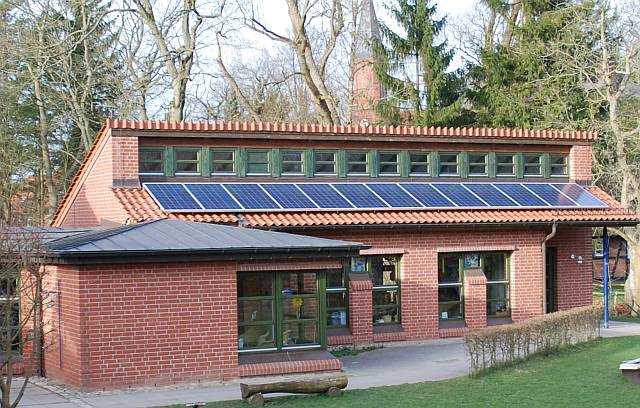 Solarzellen auf dem Kindergartendach
