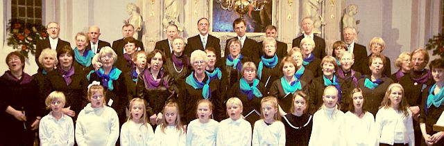 Mitglieder des Gesangvereins und des Kinderchores